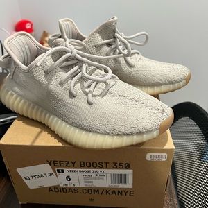 Yeezy Boost 350 V2